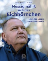 Müssig nährt sich das Eichhörnchen